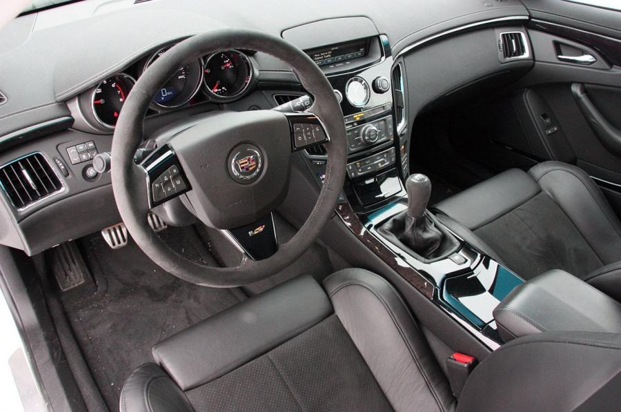 Cadillac CTS-V Sport Wagon 2011 года  (фото 42 из 73)